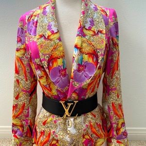Beautiful silk blazer by NAVEN size small